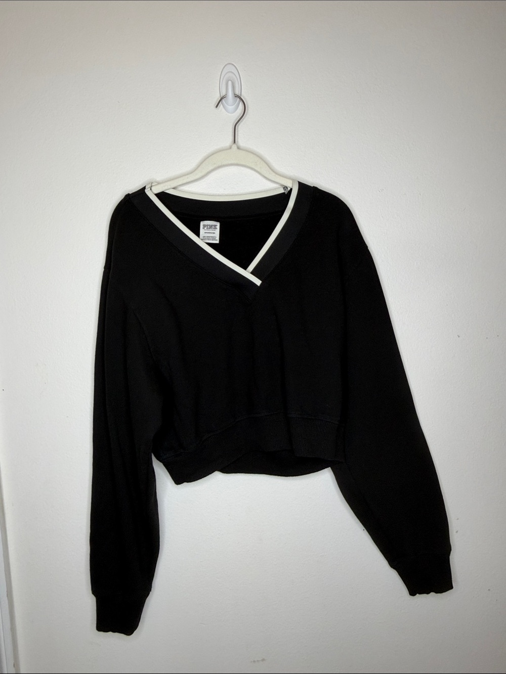 PINK Women’s Black V-Neck Cropped Sweatshirt with Contrast Trim